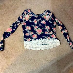 3/15 Women’s blue and pink floral shirt